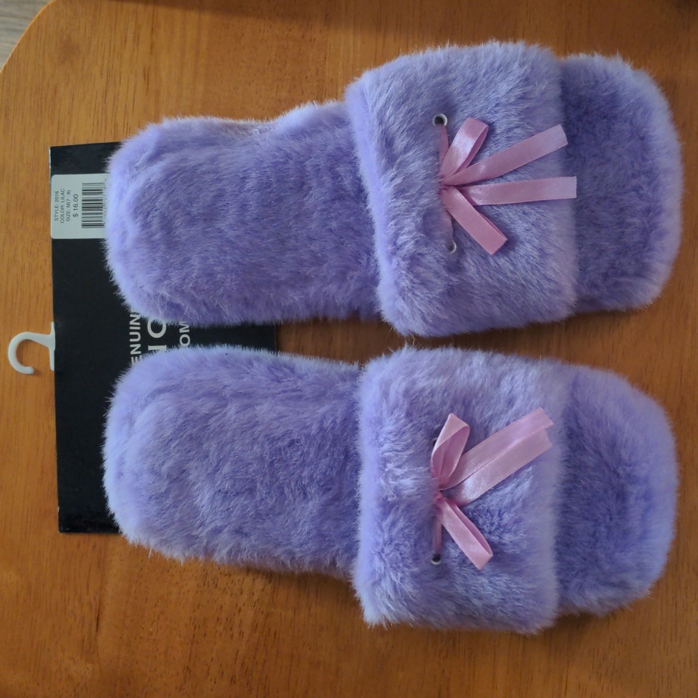 Lilac fuzzy slippers